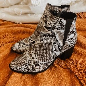 Qupid Snakeskin Booties Size 6